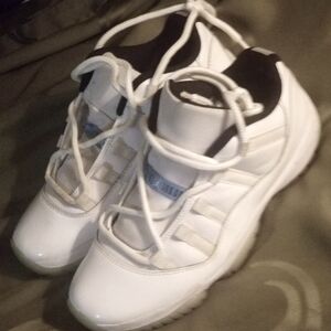 Size 8.5 Jordan 11 Retro low